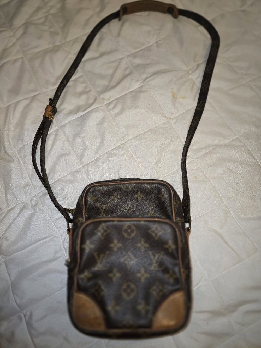 Louis Vuitton Monogram Canvas Messenger Bag in Brown